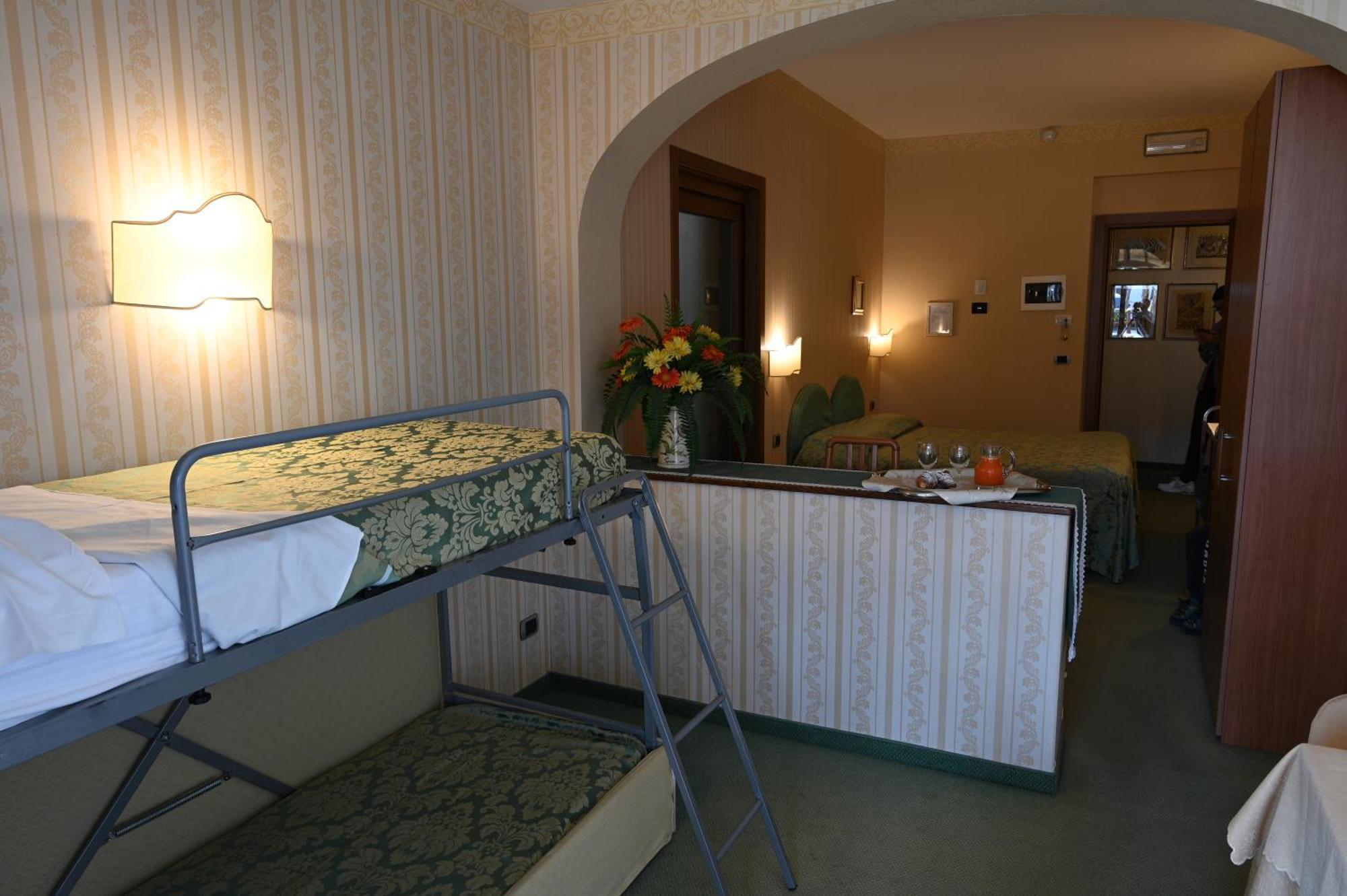 Hotel Ristorante La Lanterna Castelnuovo di Garfagnana Ngoại thất bức ảnh