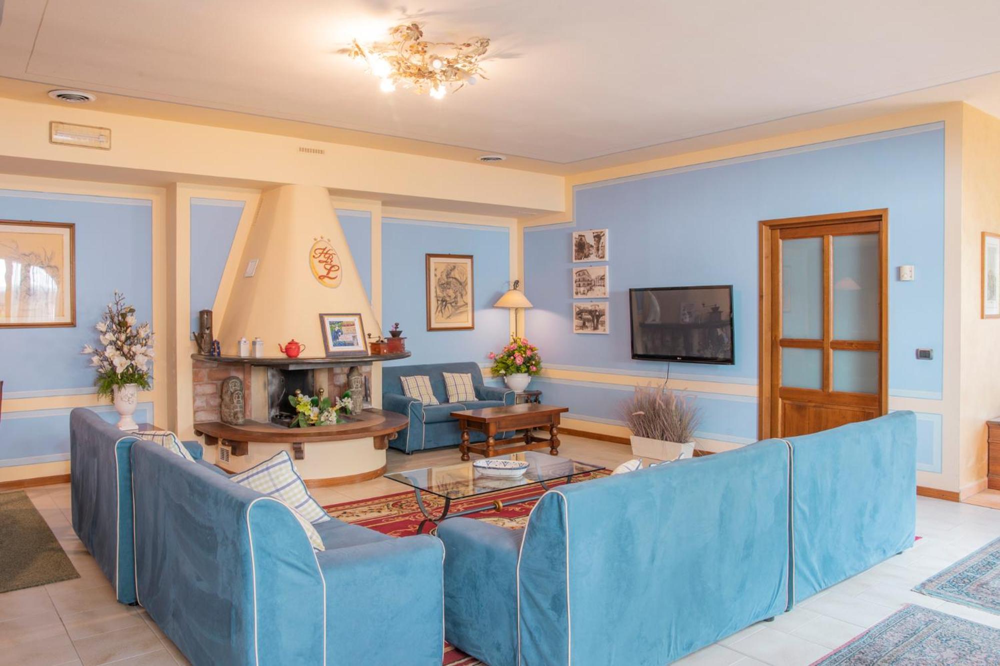Hotel Ristorante La Lanterna Castelnuovo di Garfagnana Ngoại thất bức ảnh