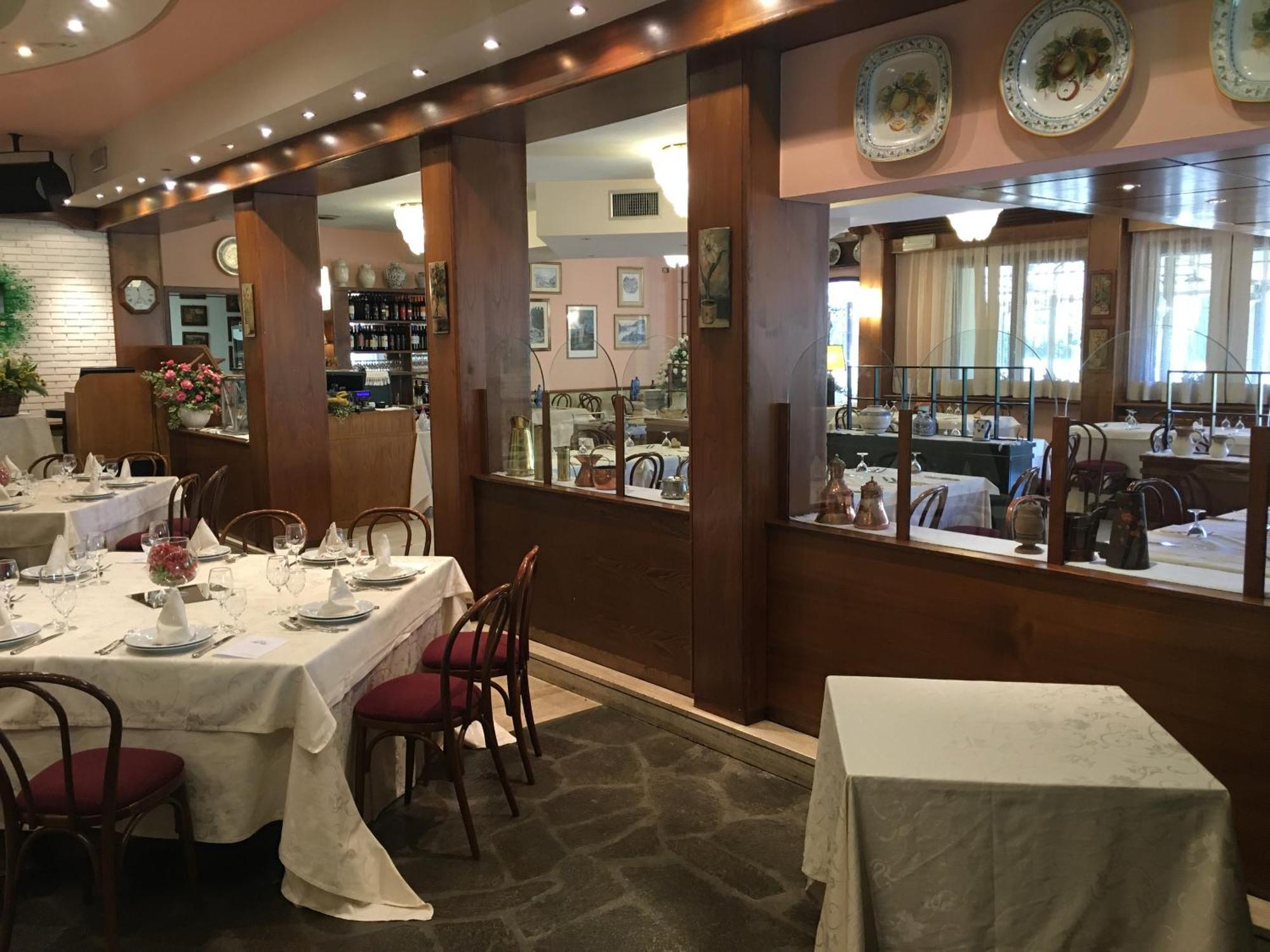 Hotel Ristorante La Lanterna Castelnuovo di Garfagnana Ngoại thất bức ảnh