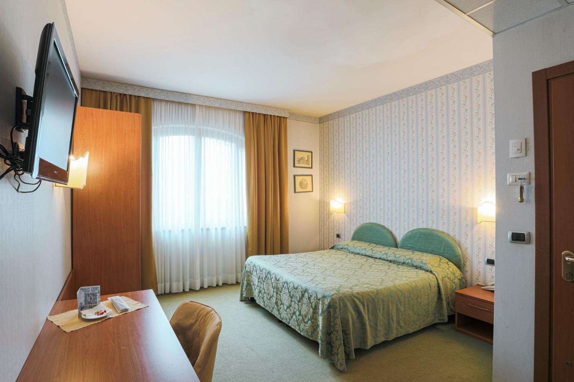 Hotel Ristorante La Lanterna Castelnuovo di Garfagnana Ngoại thất bức ảnh